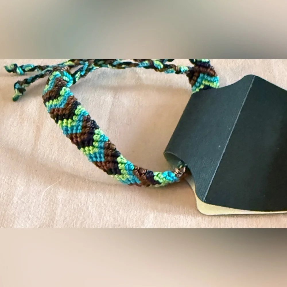 N/A vibrant woven